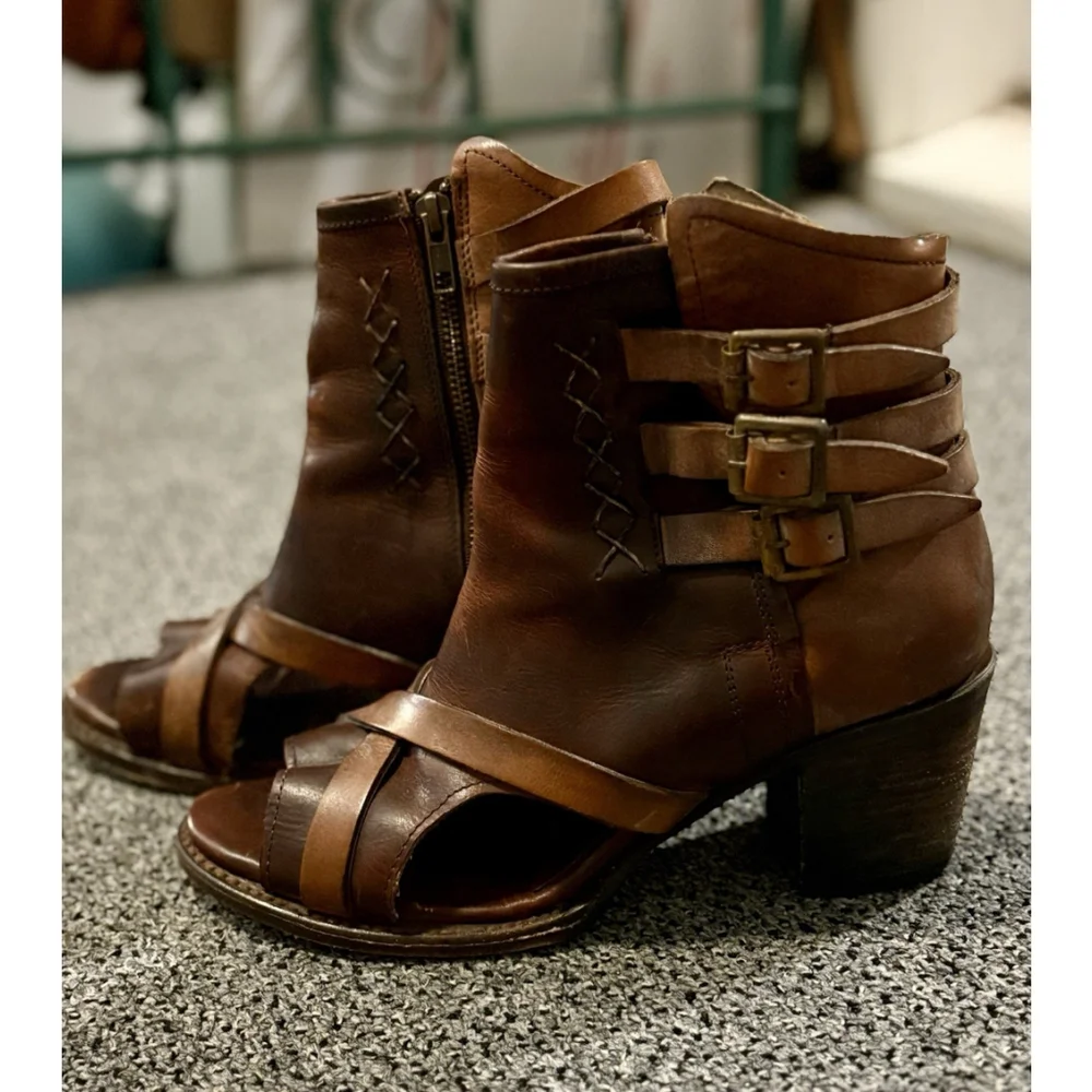Freebird by Steven Peru Leather Size 9 Mid-Shaft Ankle Open Toe Buckles Brown